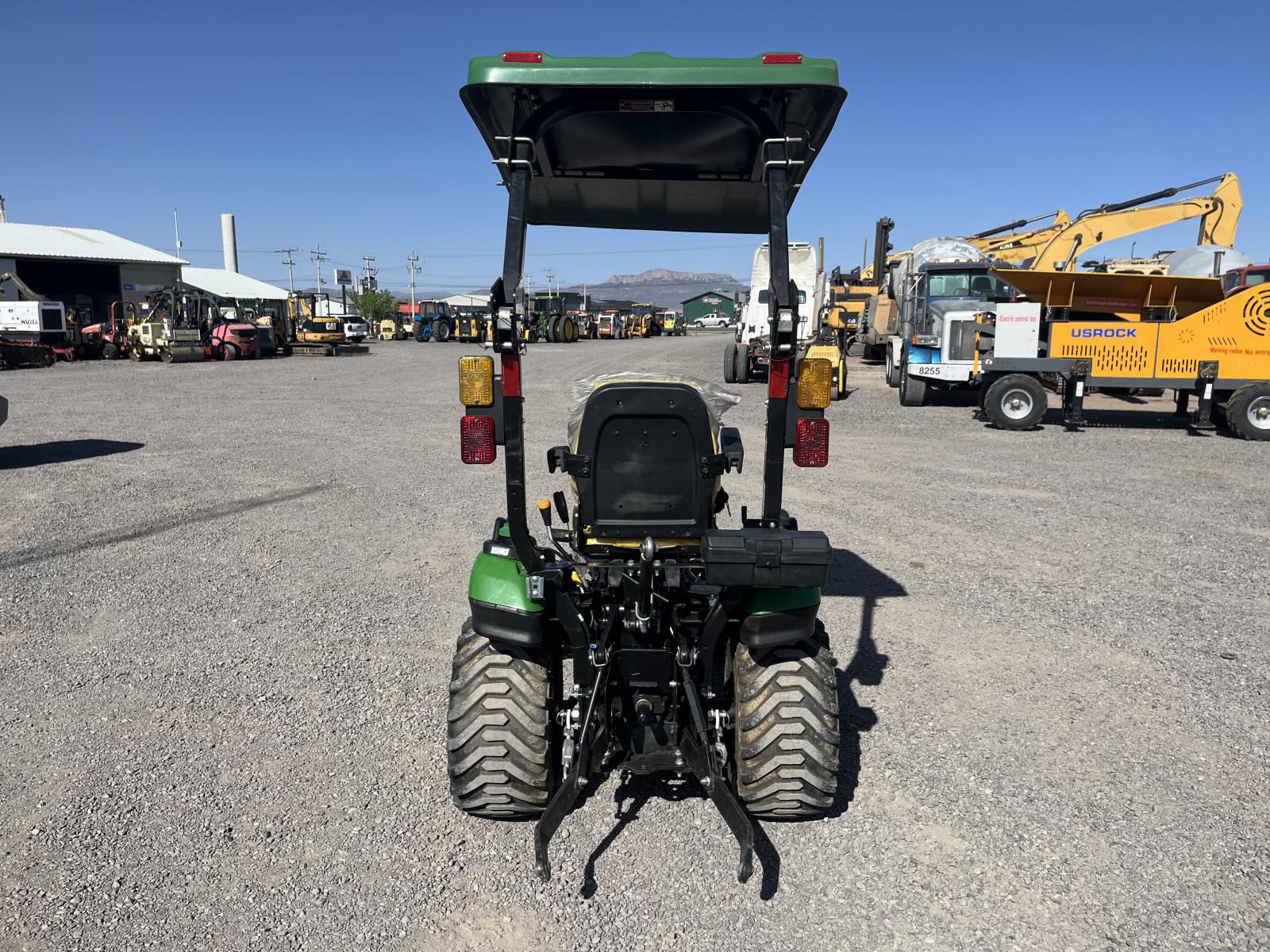 ./imagenes/INVOICE/2019/17516/TRACTOR JOHN DEERE 1025R (5).JPG